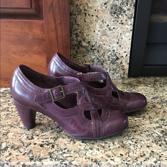clarks purple heels